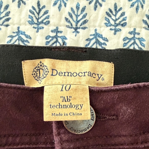 Democracy Women's Rich Burgundy Skinny Jeans - Picture 2 of 3
